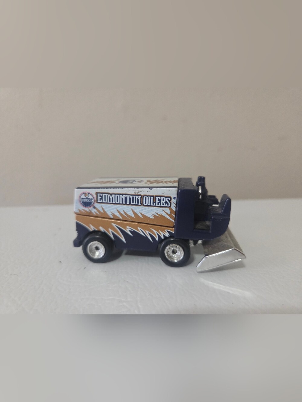 Edmonton Oilers 2006-07 Diecast Zamboni NHL Non-Boxed Team Zamboni 1:50 Scale